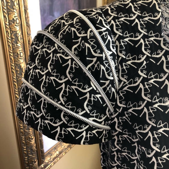 Simon Chang | 8 - Picture 2 of 6